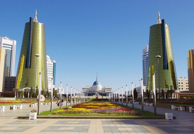 Le palais du président du Kazakhstan, à Astana, l’une des villes prises comme exemple par Vivapolis pour démontrer, en 3D, la valeur des solutions durables proposées par les entreprises françaises. Copyright : Ken & Nyetta / Wikimedia