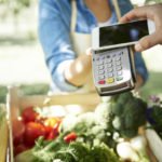 Paiement par téléphone sur un marché localv