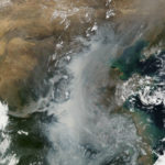 En 2013, la Chine est touchée par un sévère épisode de pollution de l’air, le smog est alors visible depuis l’espace