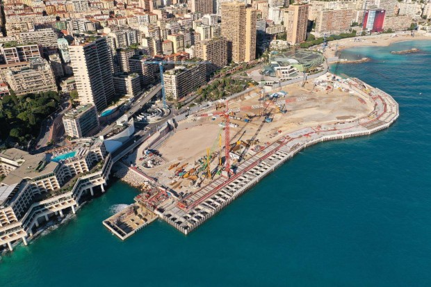 Construction du terre-plein qui accueillera le nouveau quartier de Monaco - Bouygues TP