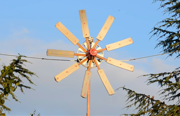 Une éolienne domestique fabriquée par les frères jumeaux de la chaîne Incroyables Expériences © Youtube/Incroyables Expériences