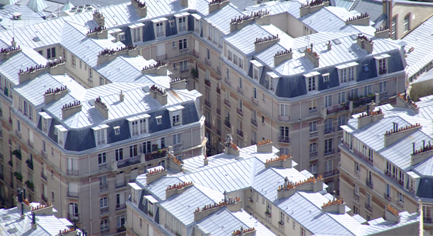 Depuis Haussmann, les toits parisiens sont majoritairement en zinc - Wikipédia